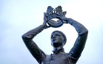 Statue holding a crown above his head